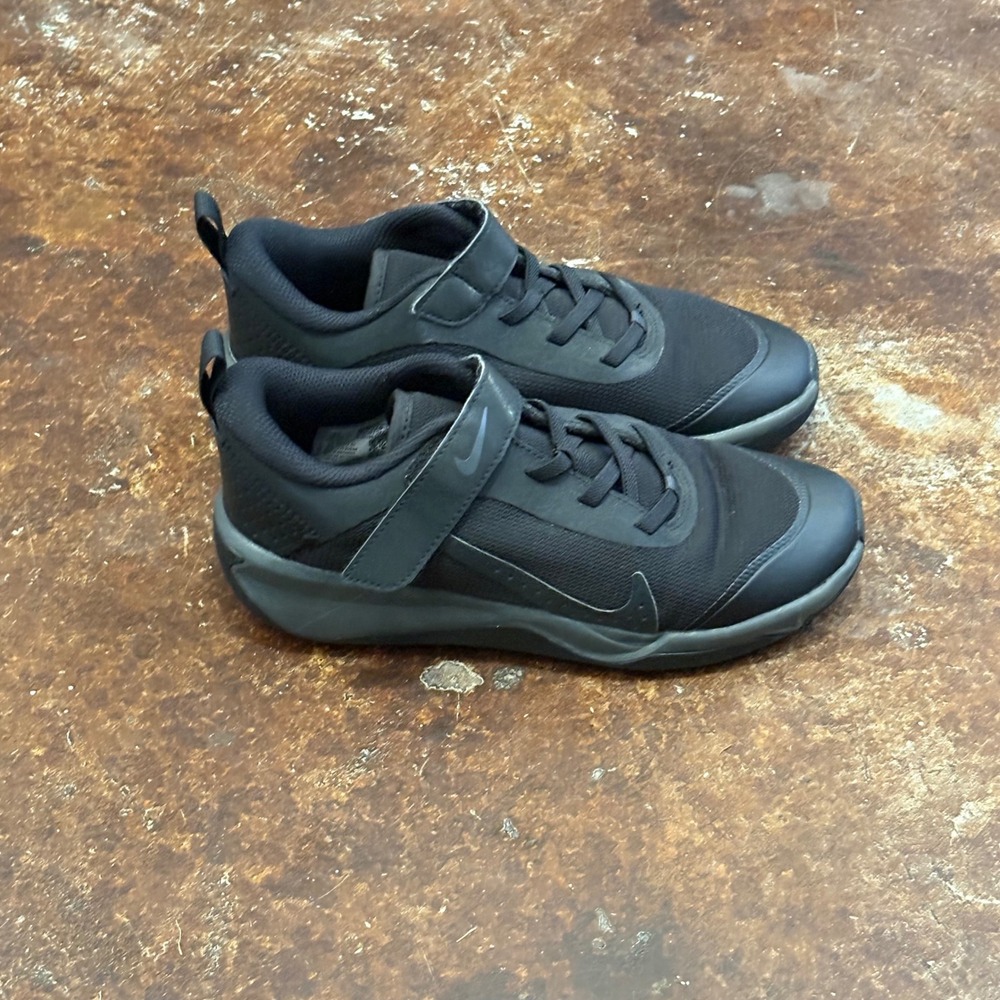 Kids Nike Omni Multi Court Black Anthracite Athletic Shoes Sneakers Sz 2Y Long